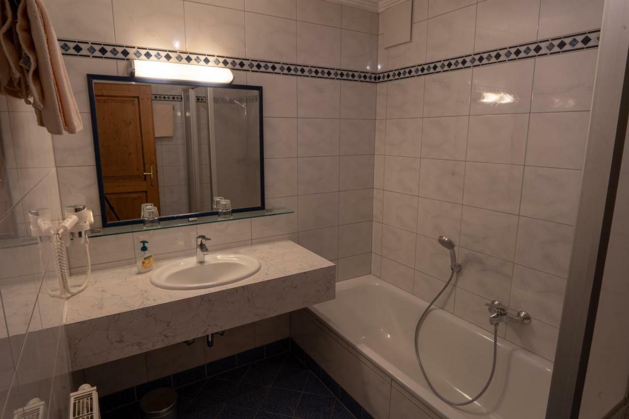 Brueckenwirt Hotel Hallein Bagian luar foto